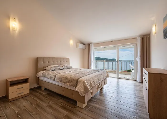 Golden View Apartments