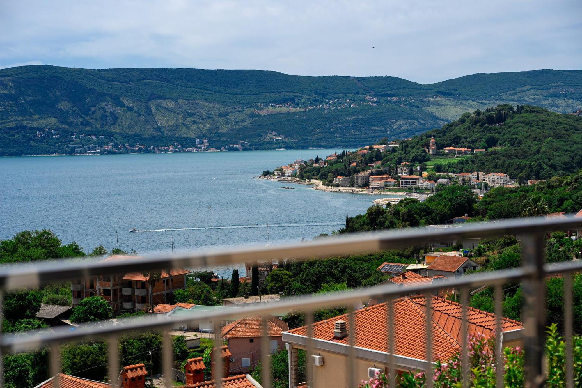 Golden View *